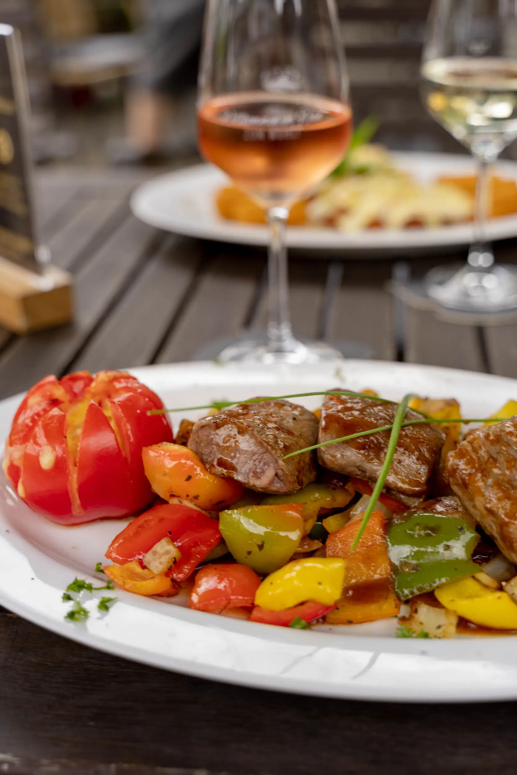 Carpaccio als Vorspeise mit Spätburgunder Rosé vom Weinhaus Beth im Restaurant Römerkeller in Kröv an der Mosel
